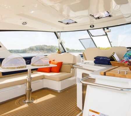 36′ 2023 AQUILA CATAMARAN + SEABOB – MONTAUK