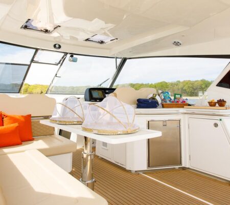 36′ 2023 AQUILA CATAMARAN + SEABOB – MONTAUK