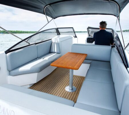 29′ YACHT HAMPTON ESCAPE