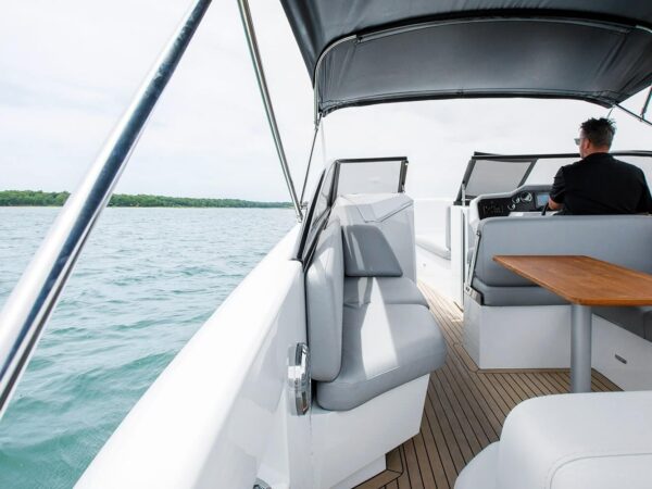 29′ YACHT HAMPTON ESCAPE