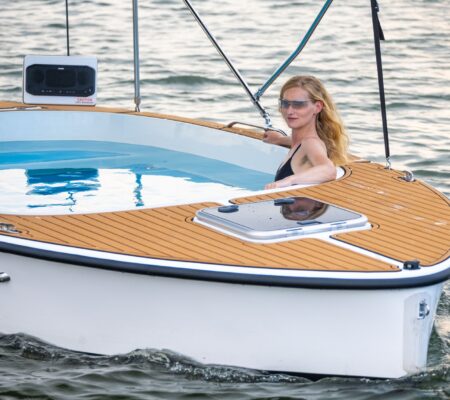 18′ Yacht Tub Rentals