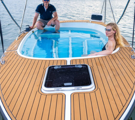 18′ Yacht Tub Rentals