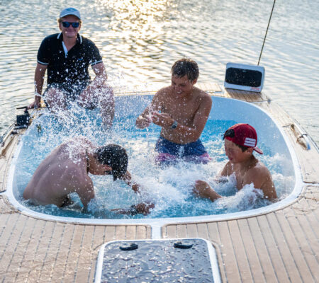 18′ Yacht Tub Rentals